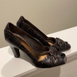 J. Vincent brown croc leather heel  with bow size 10